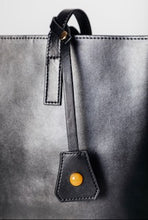 Load image into Gallery viewer, Audrey Tote in Noir