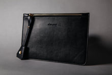 Load image into Gallery viewer, Laura Clutch in Noir
