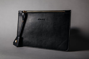 Laura Clutch in Noir
